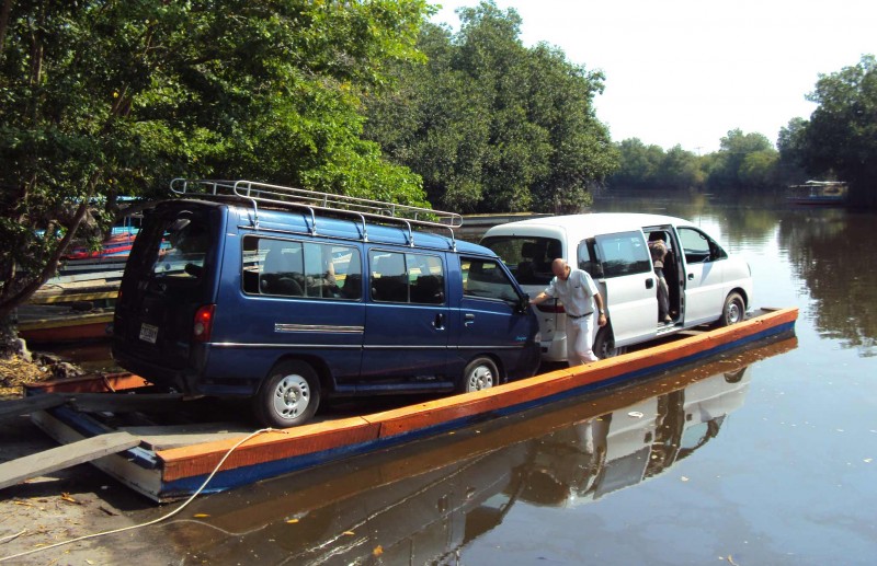 Traversée d'un lac au Guatemala