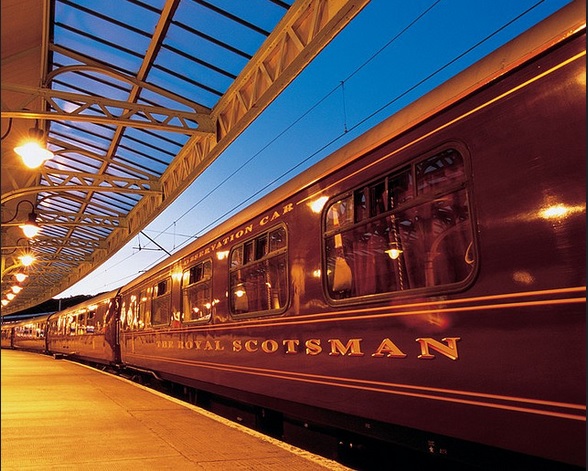 The Roayl Scotsman en gare