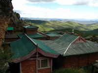 Le monastère de Tuvkhun à flanc de colline dans la vallée d'Orkhon