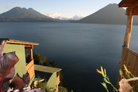 Vue panoramique au Guatemala depuis une lodge