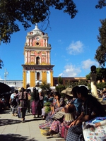 Marché artisanal au Guatemala