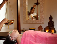 Séance de massage ayurvédique au Kérala