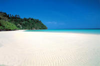Krabi : baies protégées, plages de sable blanc et eaux cristallines